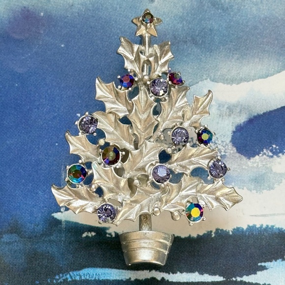 SILVER STARRS Jewelry - VINTAGE SILVER STARRS Brooch Tree Rhinestone Jewel Tone Holiday Matte Silver